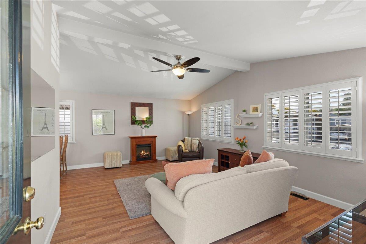 Detail Gallery Image 3 of 19 For 501 Moorpark Way #45,  Mountain View,  CA 94041 - 2 Beds | 2 Baths