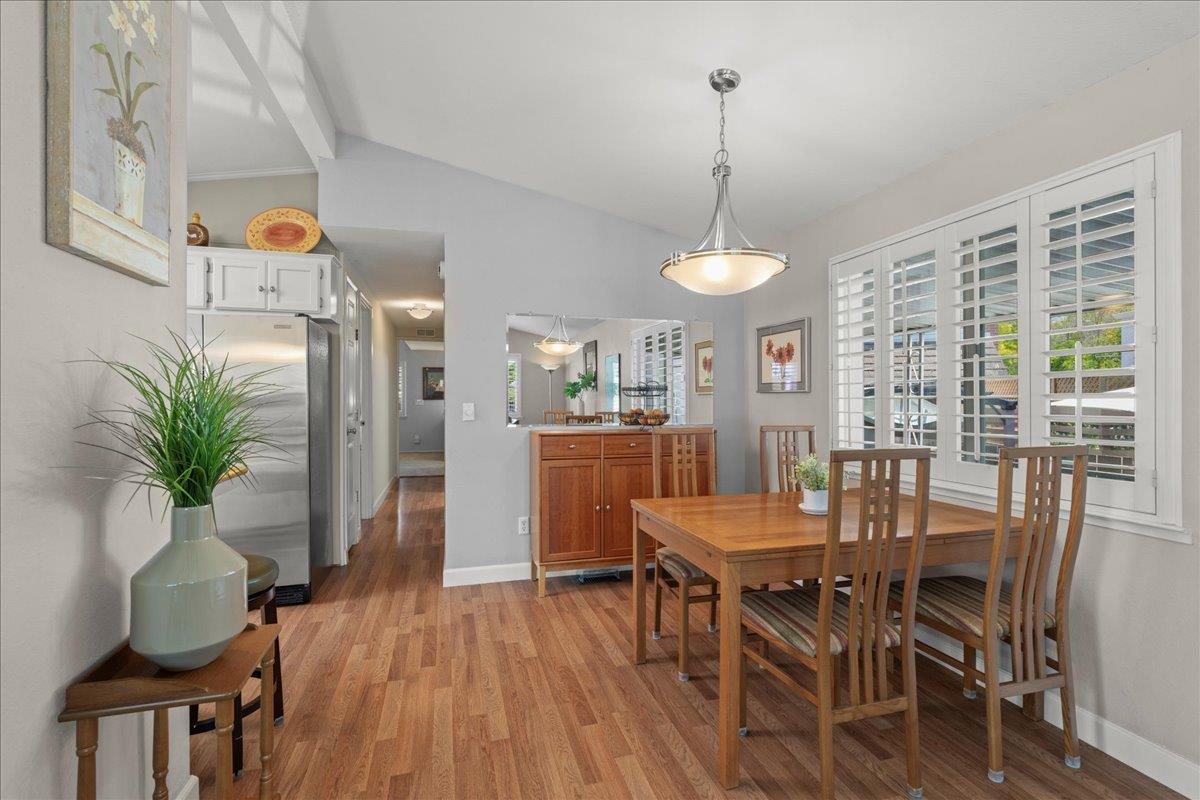 Detail Gallery Image 5 of 19 For 501 Moorpark Way #45,  Mountain View,  CA 94041 - 2 Beds | 2 Baths
