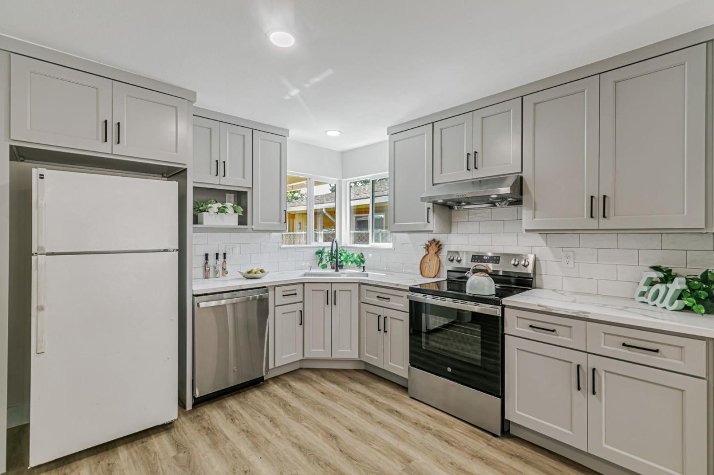 Detail Gallery Image 6 of 25 For 633 Easton Dr, San Jose,  CA 95133 - 3 Beds | 2 Baths