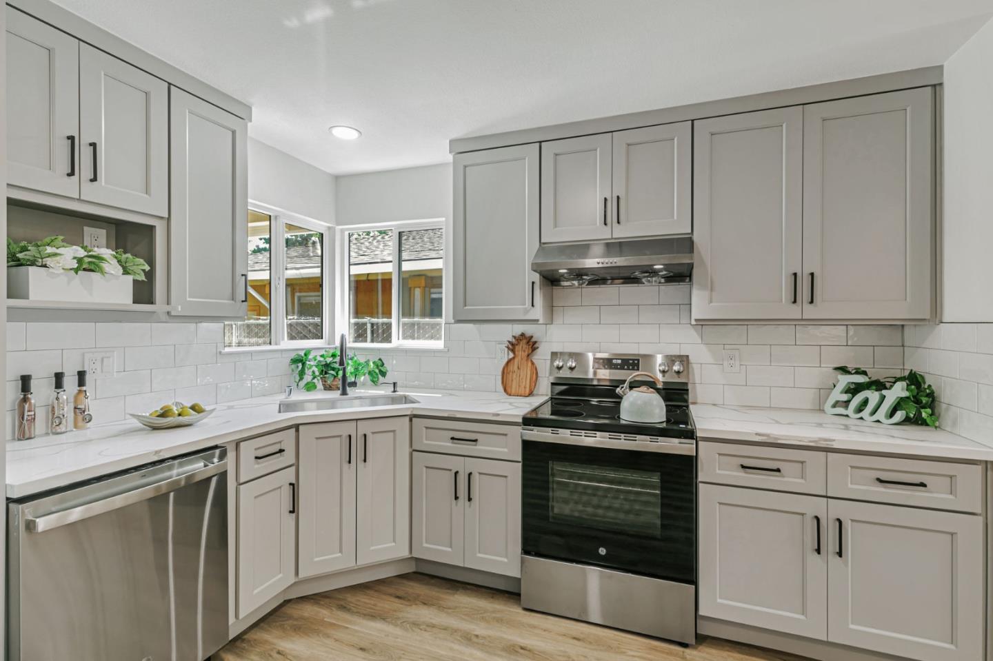 Detail Gallery Image 7 of 25 For 633 Easton Dr, San Jose,  CA 95133 - 3 Beds | 2 Baths