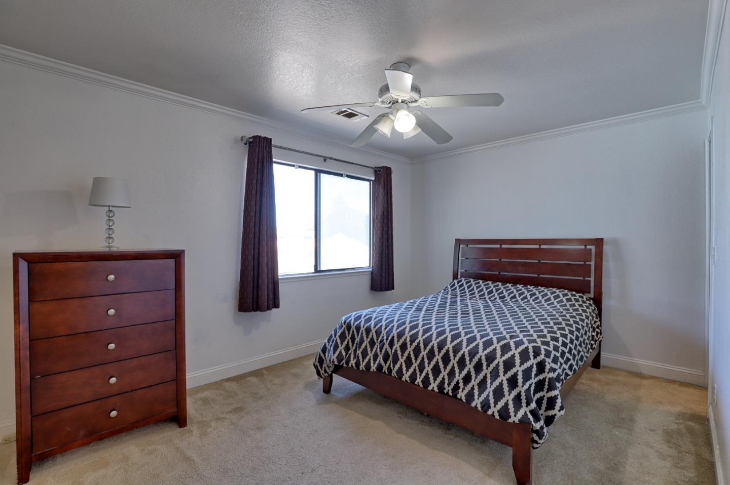 Detail Gallery Image 12 of 26 For 801 Nash Rd #I2,  Hollister,  CA 95023 - 3 Beds | 2/1 Baths