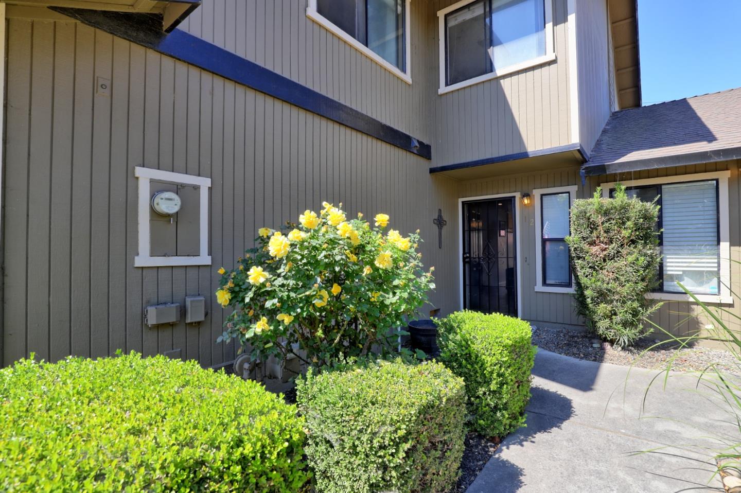 Detail Gallery Image 2 of 26 For 801 Nash Rd #I2,  Hollister,  CA 95023 - 3 Beds | 2/1 Baths
