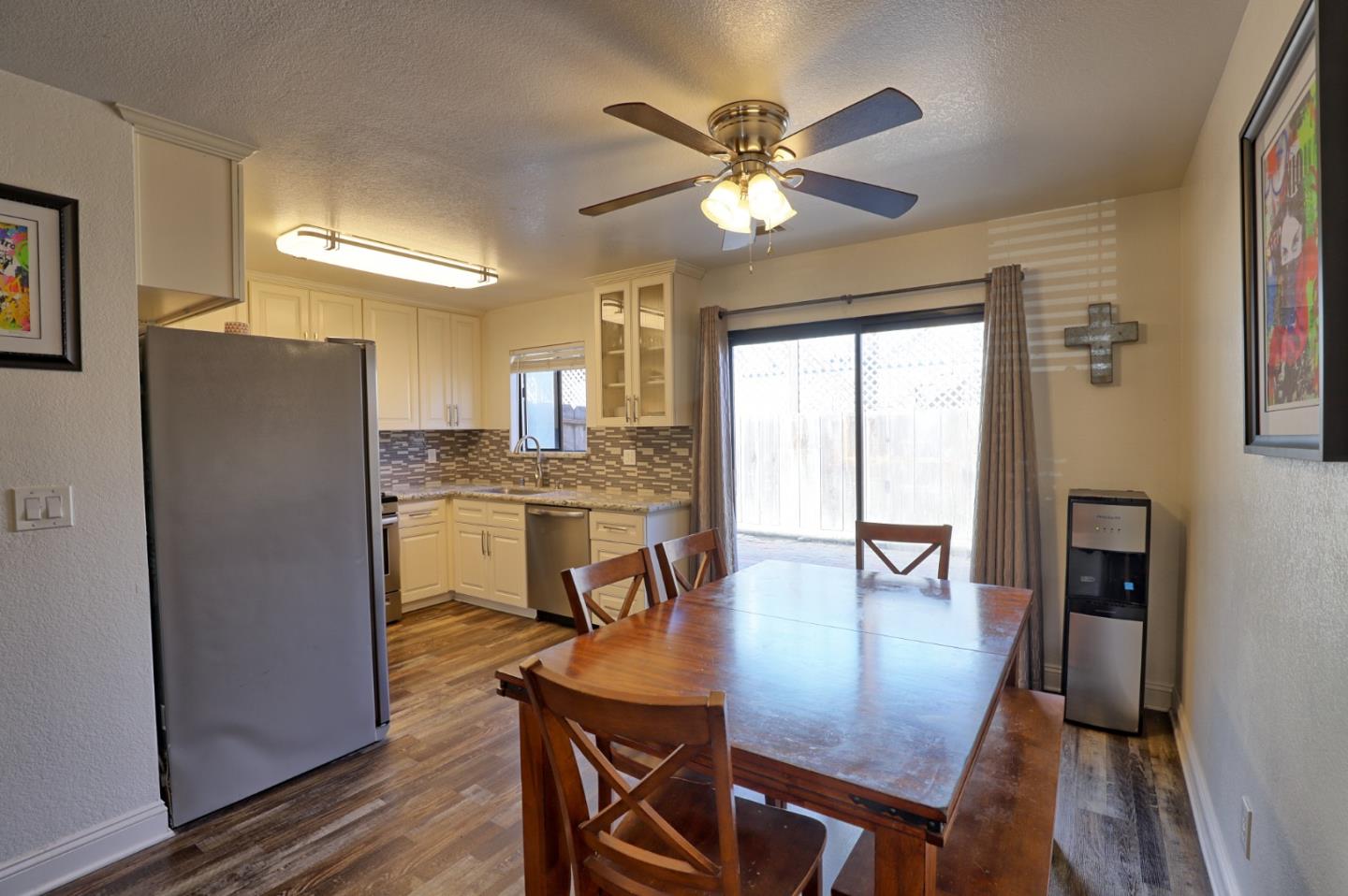 Detail Gallery Image 6 of 26 For 801 Nash Rd #I2,  Hollister,  CA 95023 - 3 Beds | 2/1 Baths