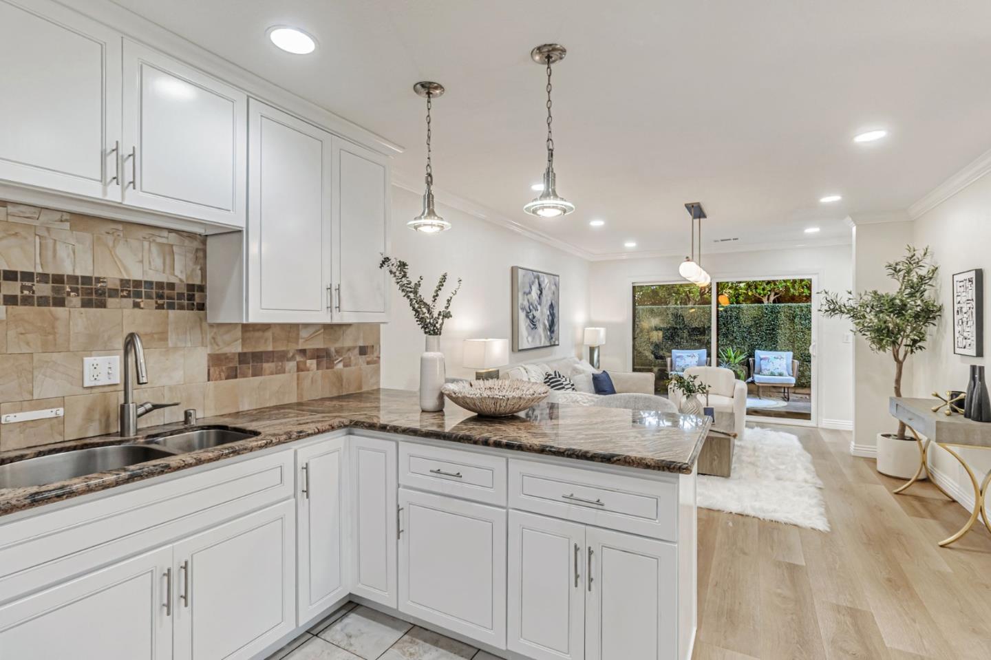 Detail Gallery Image 14 of 50 For 9 Lilly Ln, San Carlos,  CA 94070 - 3 Beds | 2/1 Baths