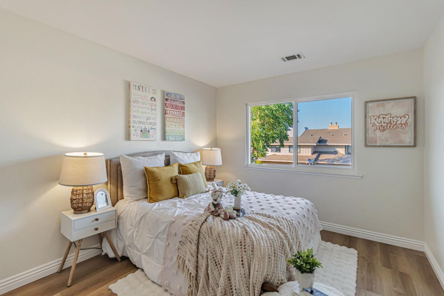 Detail Gallery Image 23 of 50 For 9 Lilly Ln, San Carlos,  CA 94070 - 3 Beds | 2/1 Baths