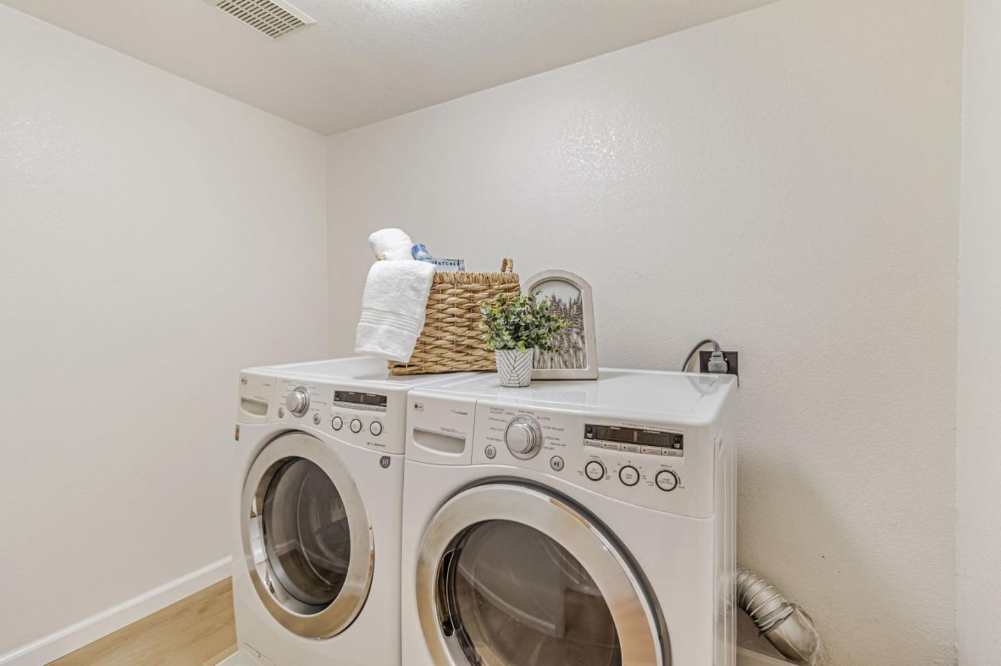 Detail Gallery Image 35 of 50 For 9 Lilly Ln, San Carlos,  CA 94070 - 3 Beds | 2/1 Baths