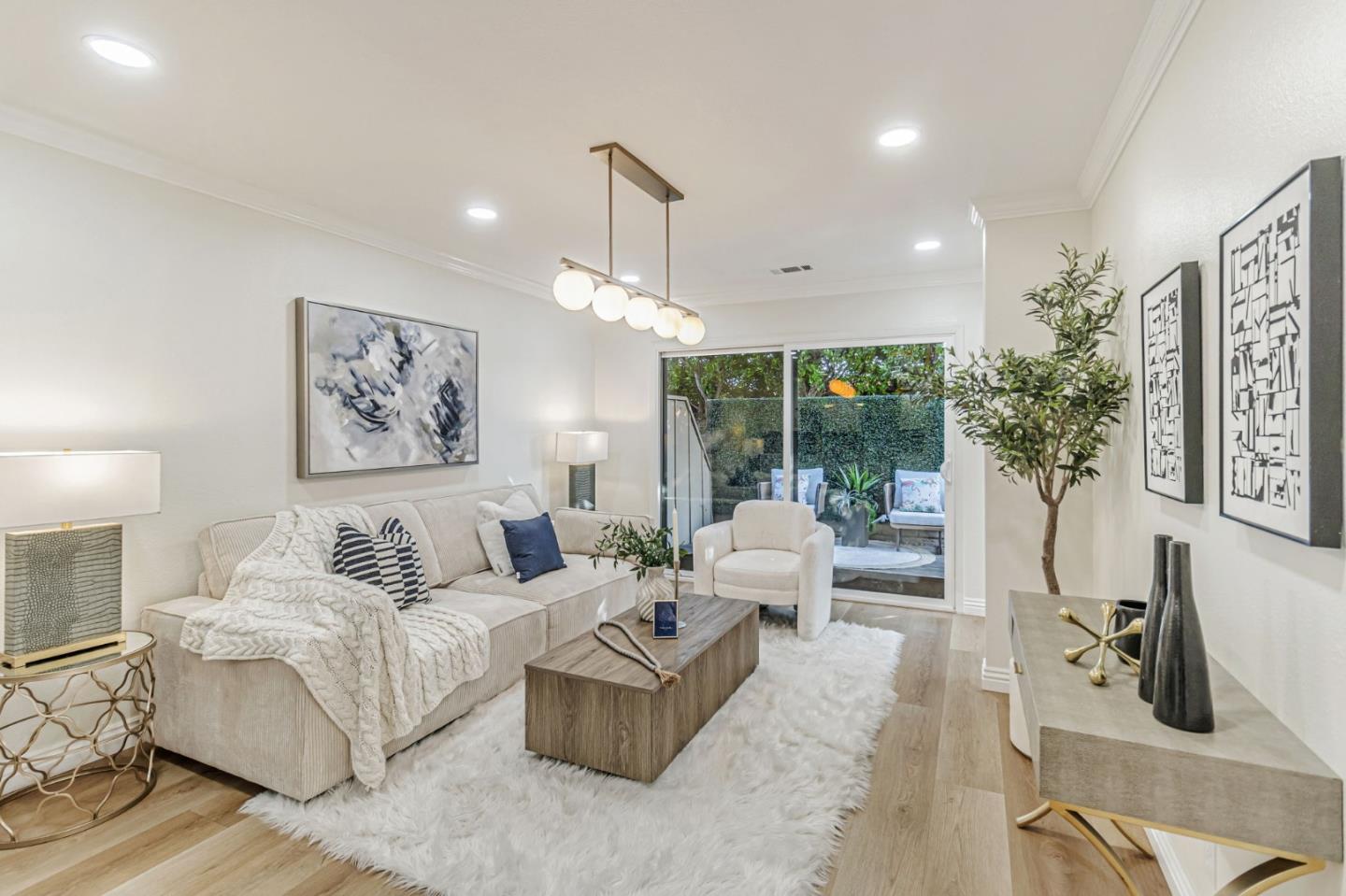 Detail Gallery Image 8 of 50 For 9 Lilly Ln, San Carlos,  CA 94070 - 3 Beds | 2/1 Baths