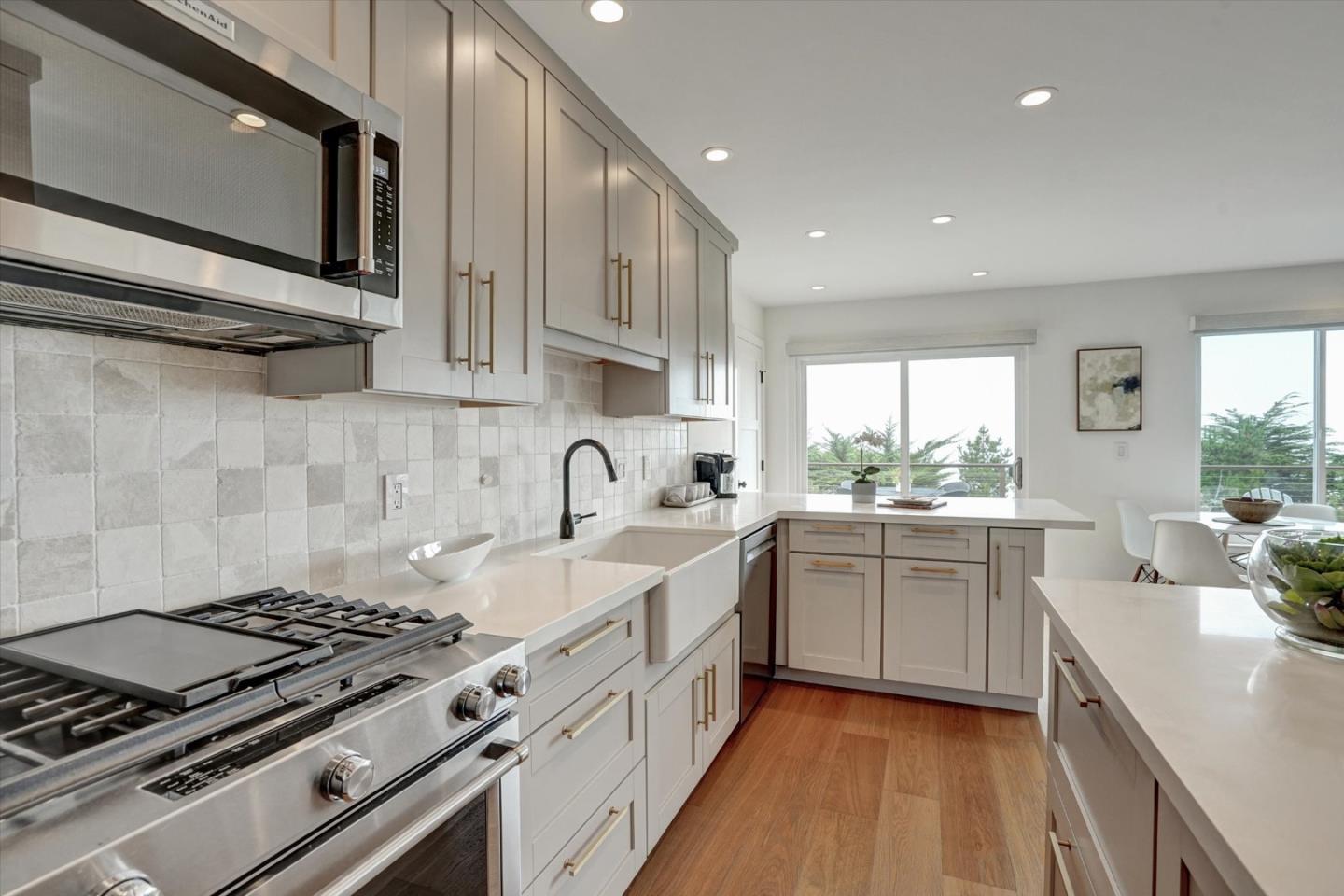 Detail Gallery Image 15 of 38 For 552 Heathcliff Dr, Pacifica,  CA 94044 - 3 Beds | 1 Baths