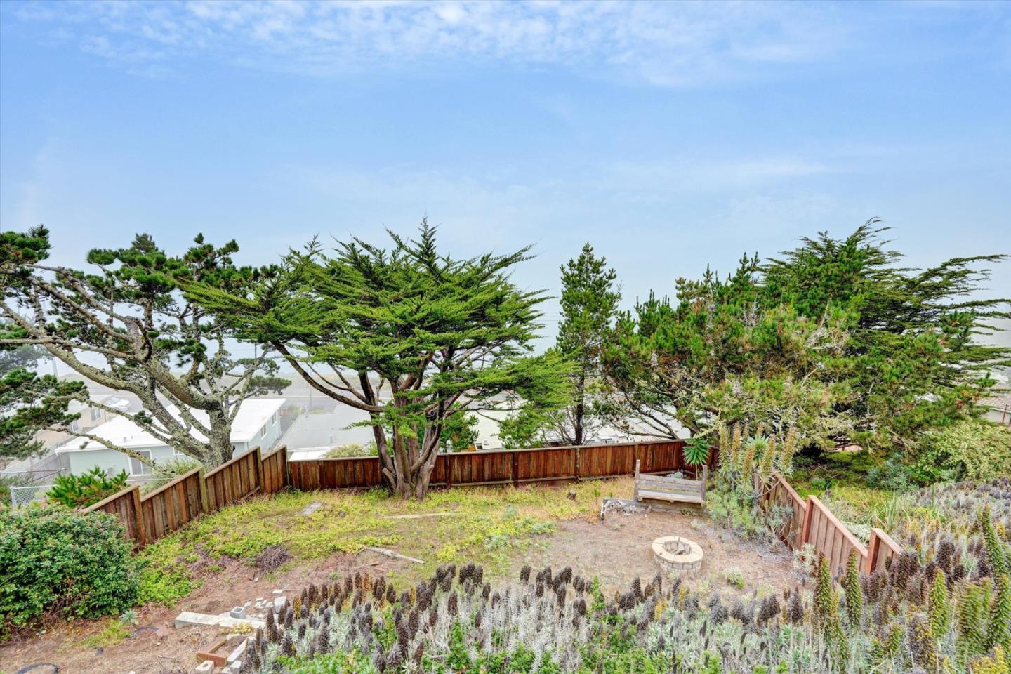 Detail Gallery Image 5 of 38 For 552 Heathcliff Dr, Pacifica,  CA 94044 - 3 Beds | 1 Baths