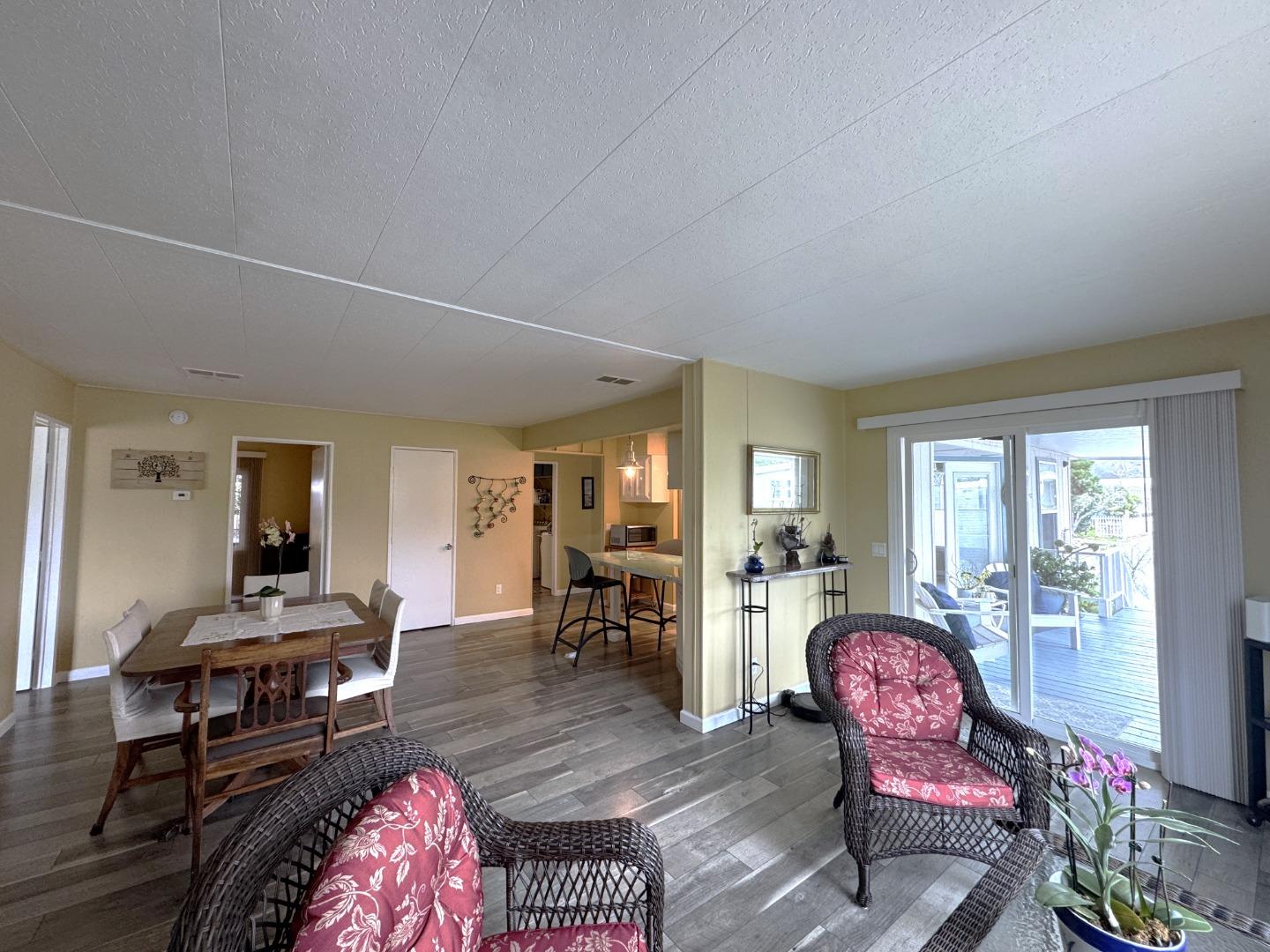 Detail Gallery Image 5 of 21 For 15 Dolphin Ct #15,  Half Moon Bay,  CA 94019 - 2 Beds | 2 Baths