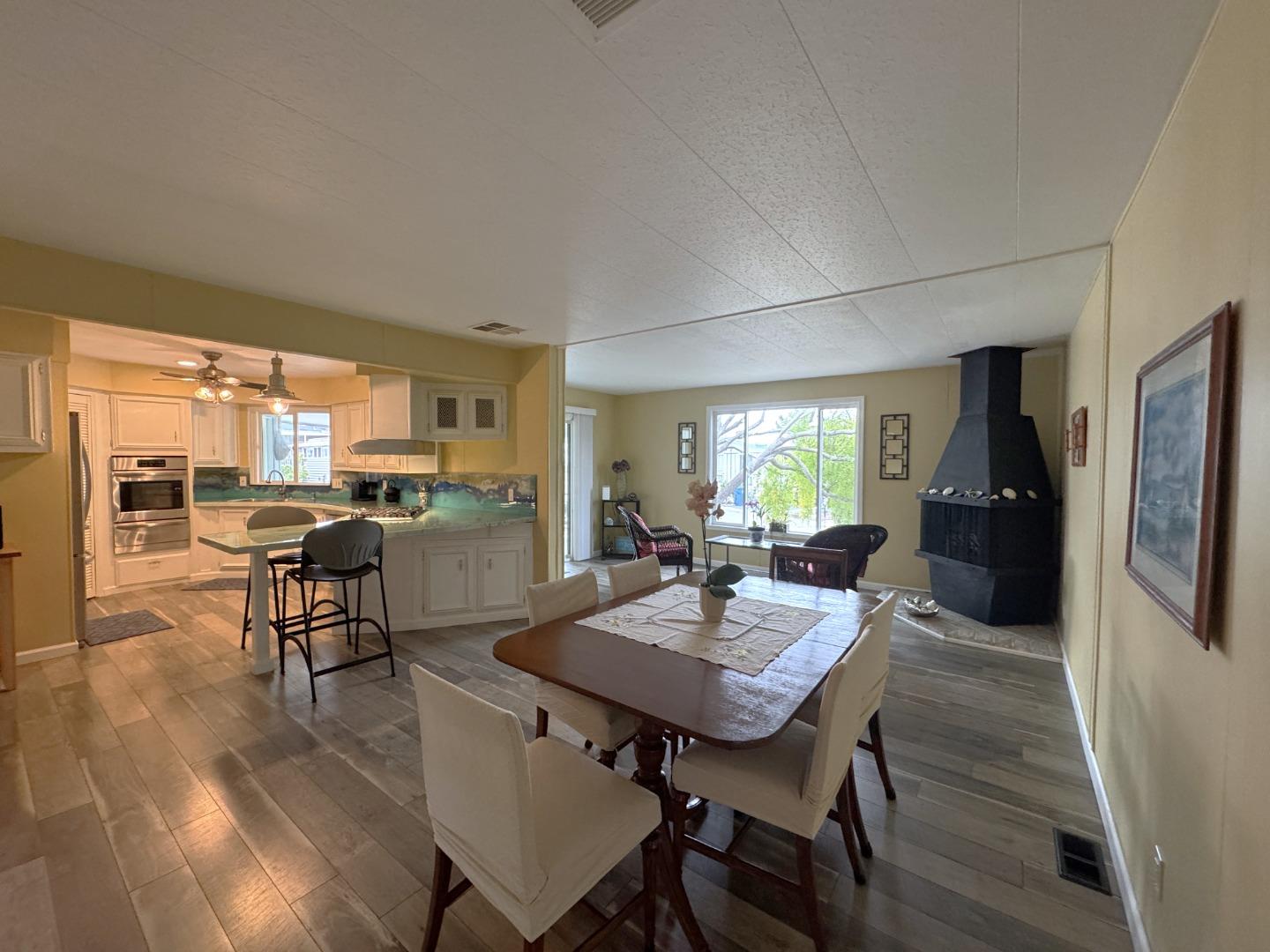 Detail Gallery Image 7 of 21 For 15 Dolphin Ct #15,  Half Moon Bay,  CA 94019 - 2 Beds | 2 Baths