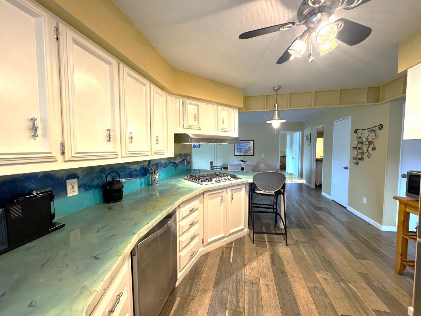 Detail Gallery Image 8 of 21 For 15 Dolphin Ct #15,  Half Moon Bay,  CA 94019 - 2 Beds | 2 Baths
