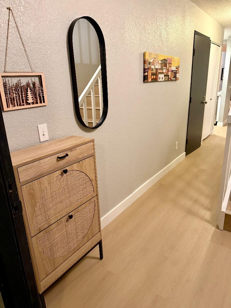 Detail Gallery Image 1 of 28 For 421 Sierra Vista Ave #7,  Mountain View,  CA 94043 - 3 Beds | 2/1 Baths