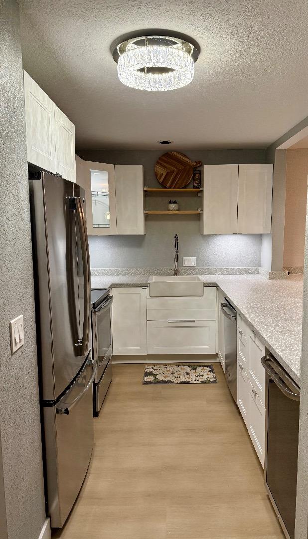 Detail Gallery Image 5 of 28 For 421 Sierra Vista Ave #7,  Mountain View,  CA 94043 - 3 Beds | 2/1 Baths