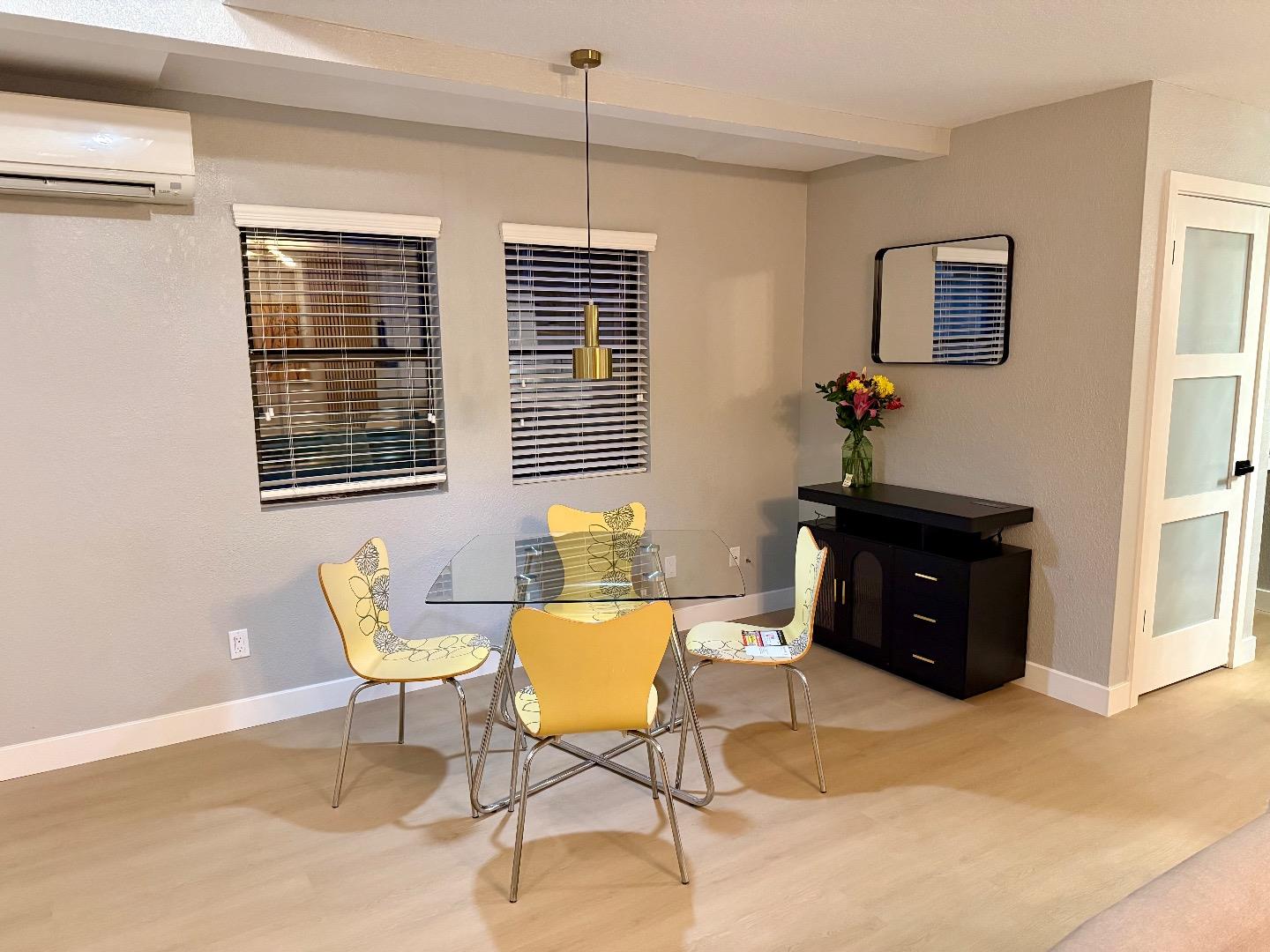 Detail Gallery Image 7 of 28 For 421 Sierra Vista Ave #7,  Mountain View,  CA 94043 - 3 Beds | 2/1 Baths