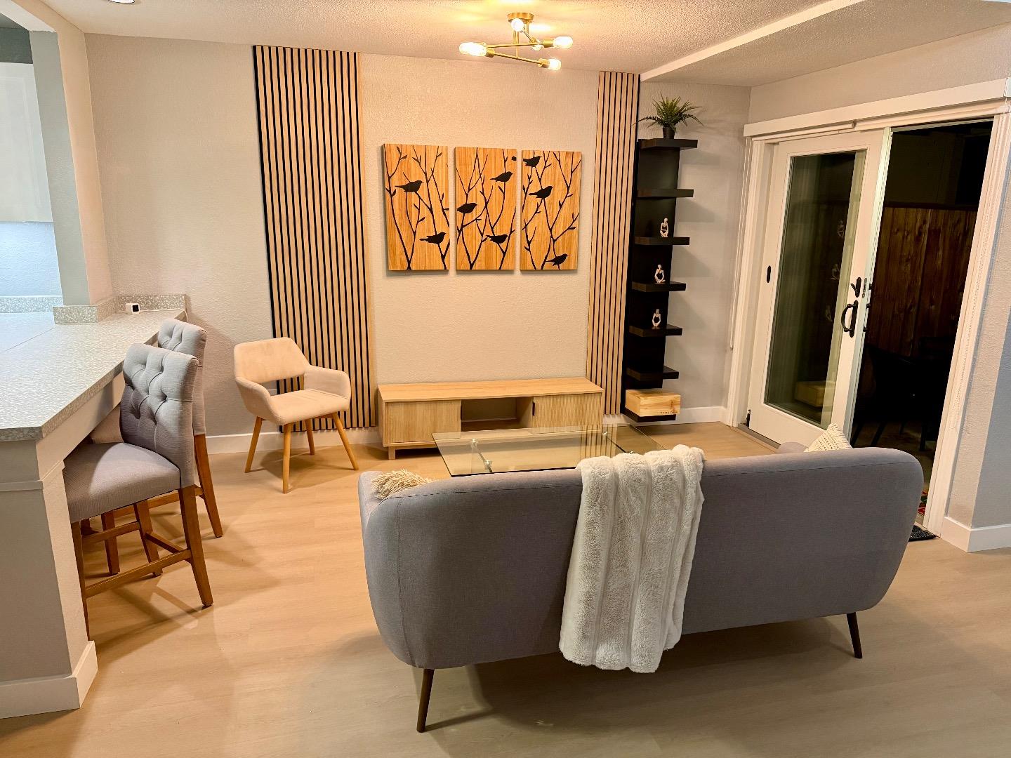 Detail Gallery Image 9 of 28 For 421 Sierra Vista Ave #7,  Mountain View,  CA 94043 - 3 Beds | 2/1 Baths