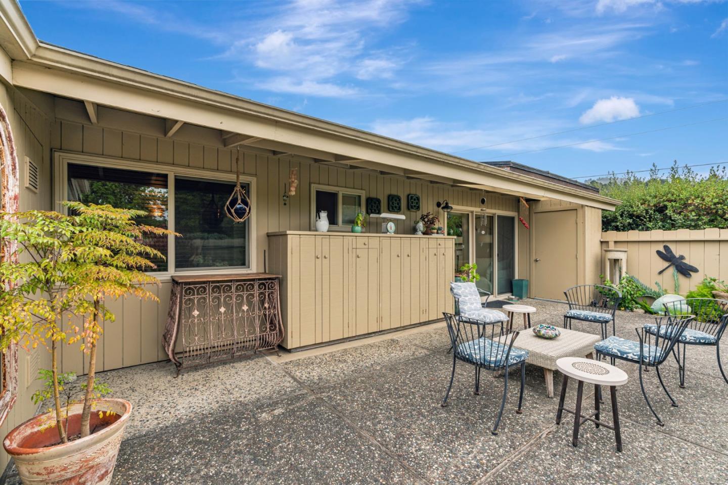 Detail Gallery Image 18 of 22 For 46 Hacienda Carmel, Carmel,  CA 93923 - 2 Beds | 2 Baths