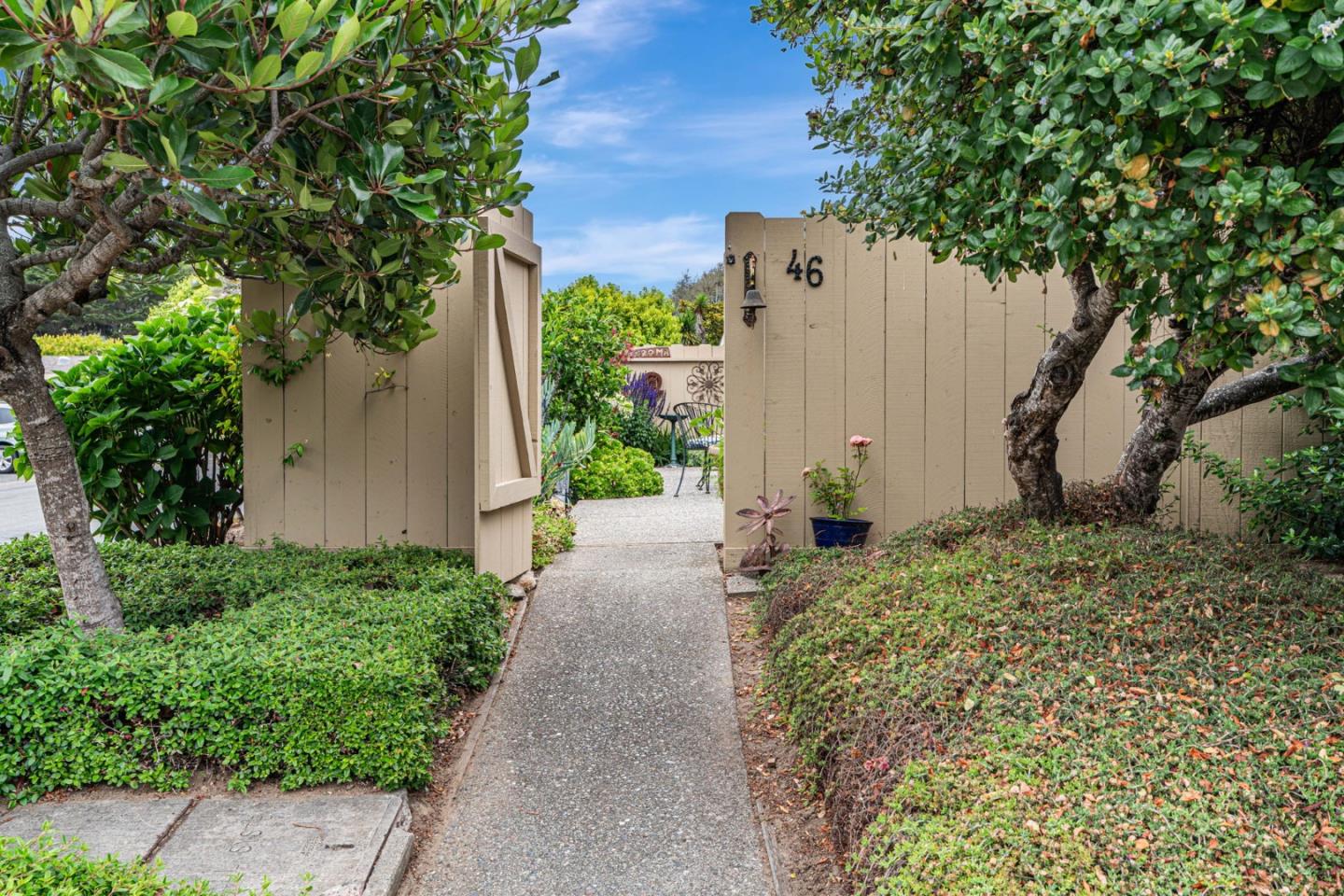 Detail Gallery Image 3 of 22 For 46 Hacienda Carmel, Carmel,  CA 93923 - 2 Beds | 2 Baths
