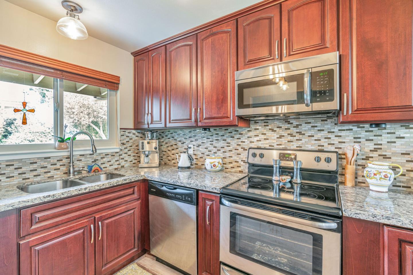 Detail Gallery Image 5 of 22 For 46 Hacienda Carmel, Carmel,  CA 93923 - 2 Beds | 2 Baths