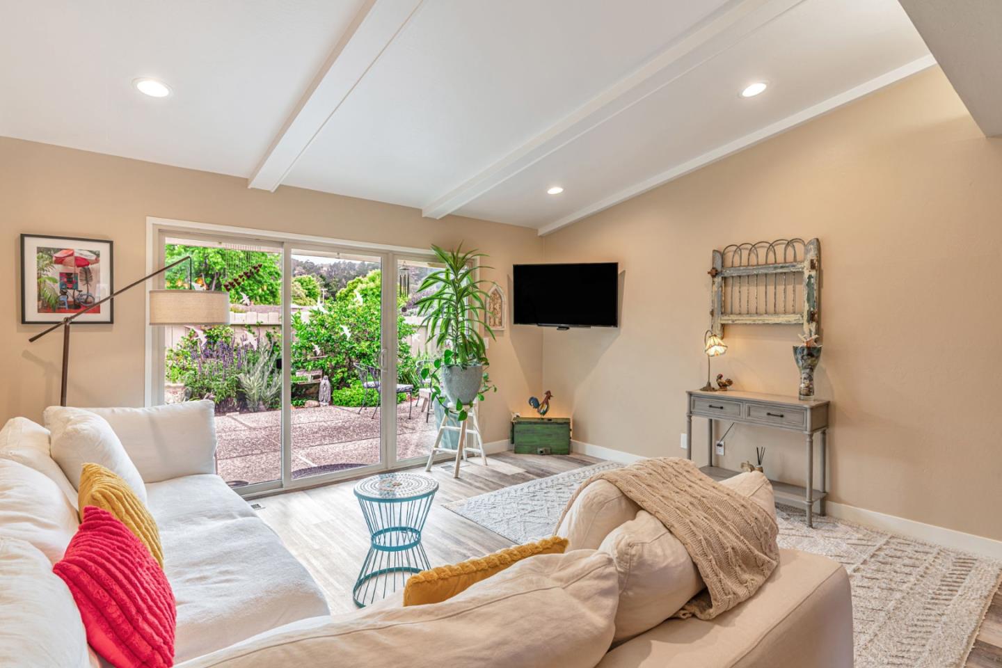 Detail Gallery Image 8 of 22 For 46 Hacienda Carmel, Carmel,  CA 93923 - 2 Beds | 2 Baths