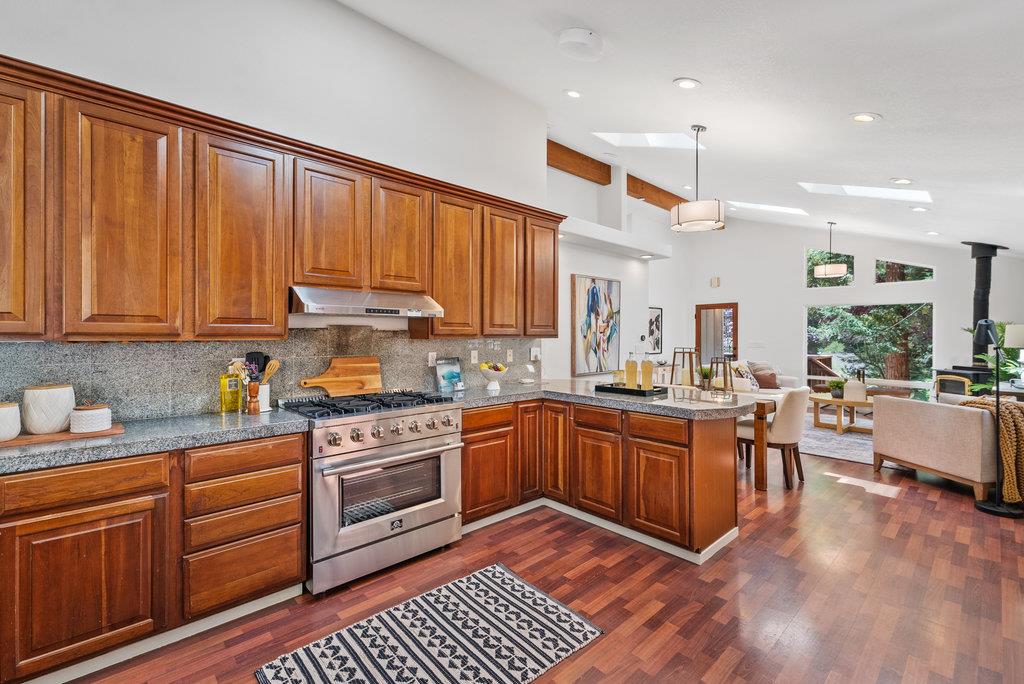 Detail Gallery Image 10 of 38 For 794 Cathedral Dr, Aptos,  CA 95003 - 2 Beds | 3 Baths