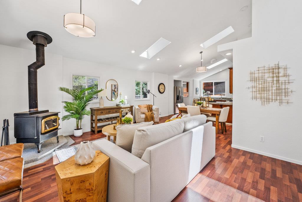 Detail Gallery Image 2 of 38 For 794 Cathedral Dr, Aptos,  CA 95003 - 2 Beds | 3 Baths