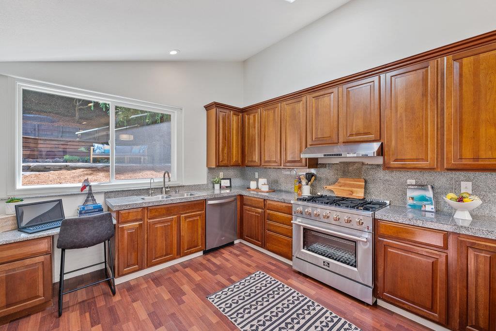 Detail Gallery Image 7 of 38 For 794 Cathedral Dr, Aptos,  CA 95003 - 2 Beds | 3 Baths