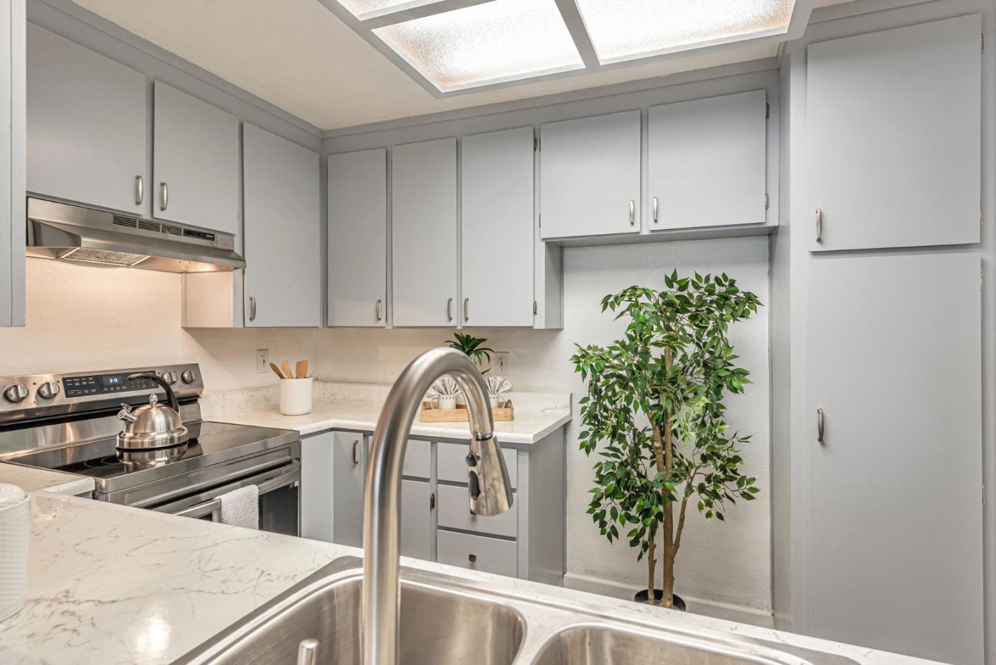 Detail Gallery Image 14 of 37 For 1427 Alma Loop, San Jose,  CA 95125 - 2 Beds | 2 Baths