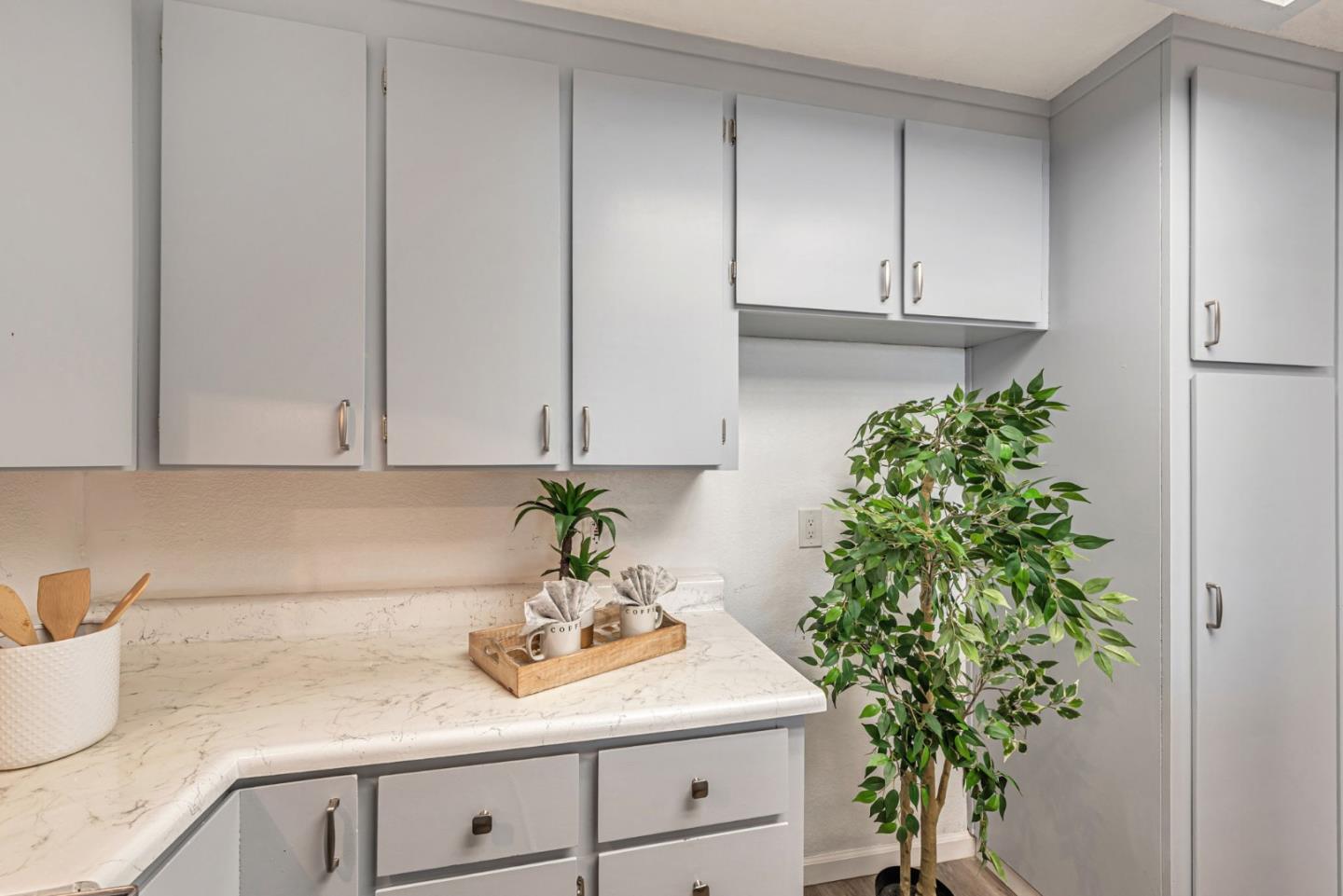 Detail Gallery Image 16 of 37 For 1427 Alma Loop, San Jose,  CA 95125 - 2 Beds | 2 Baths
