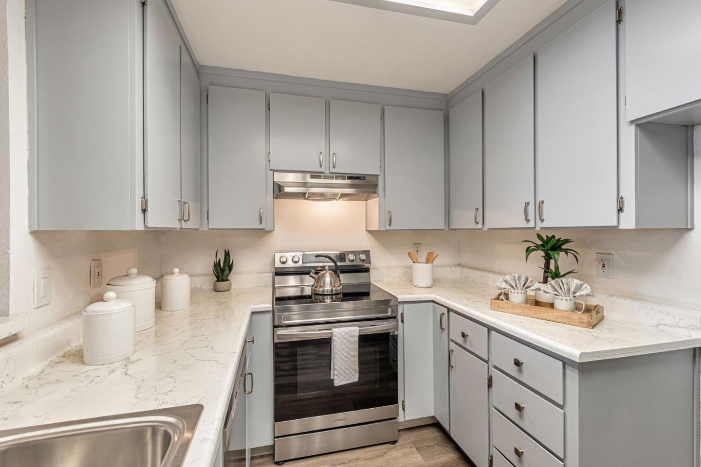 Detail Gallery Image 17 of 37 For 1427 Alma Loop, San Jose,  CA 95125 - 2 Beds | 2 Baths