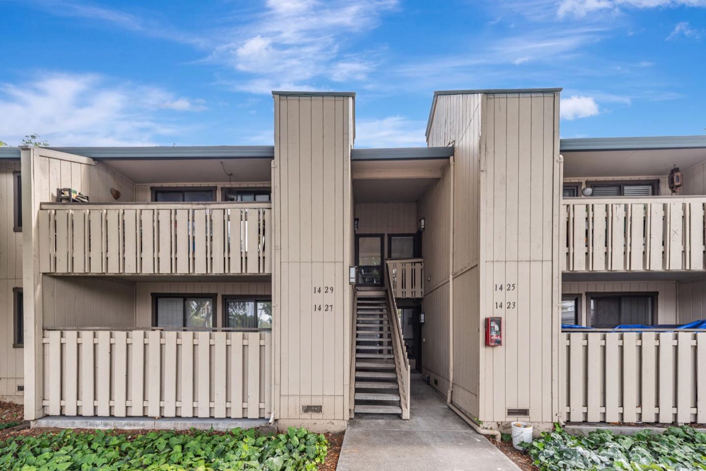 Detail Gallery Image 3 of 37 For 1427 Alma Loop, San Jose,  CA 95125 - 2 Beds | 2 Baths