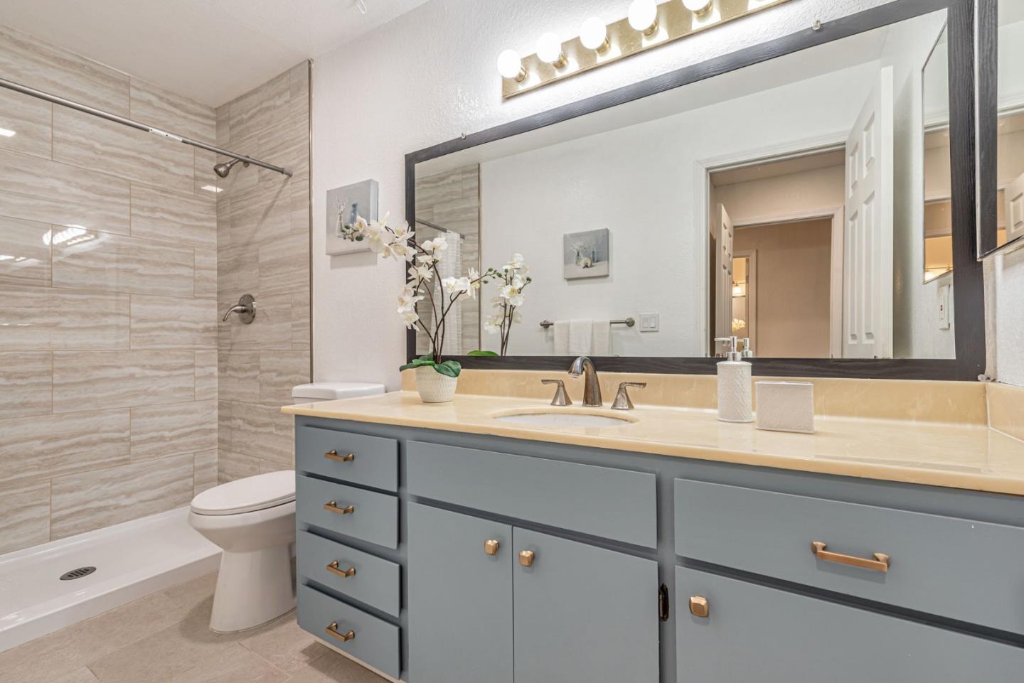 Detail Gallery Image 32 of 37 For 1427 Alma Loop, San Jose,  CA 95125 - 2 Beds | 2 Baths