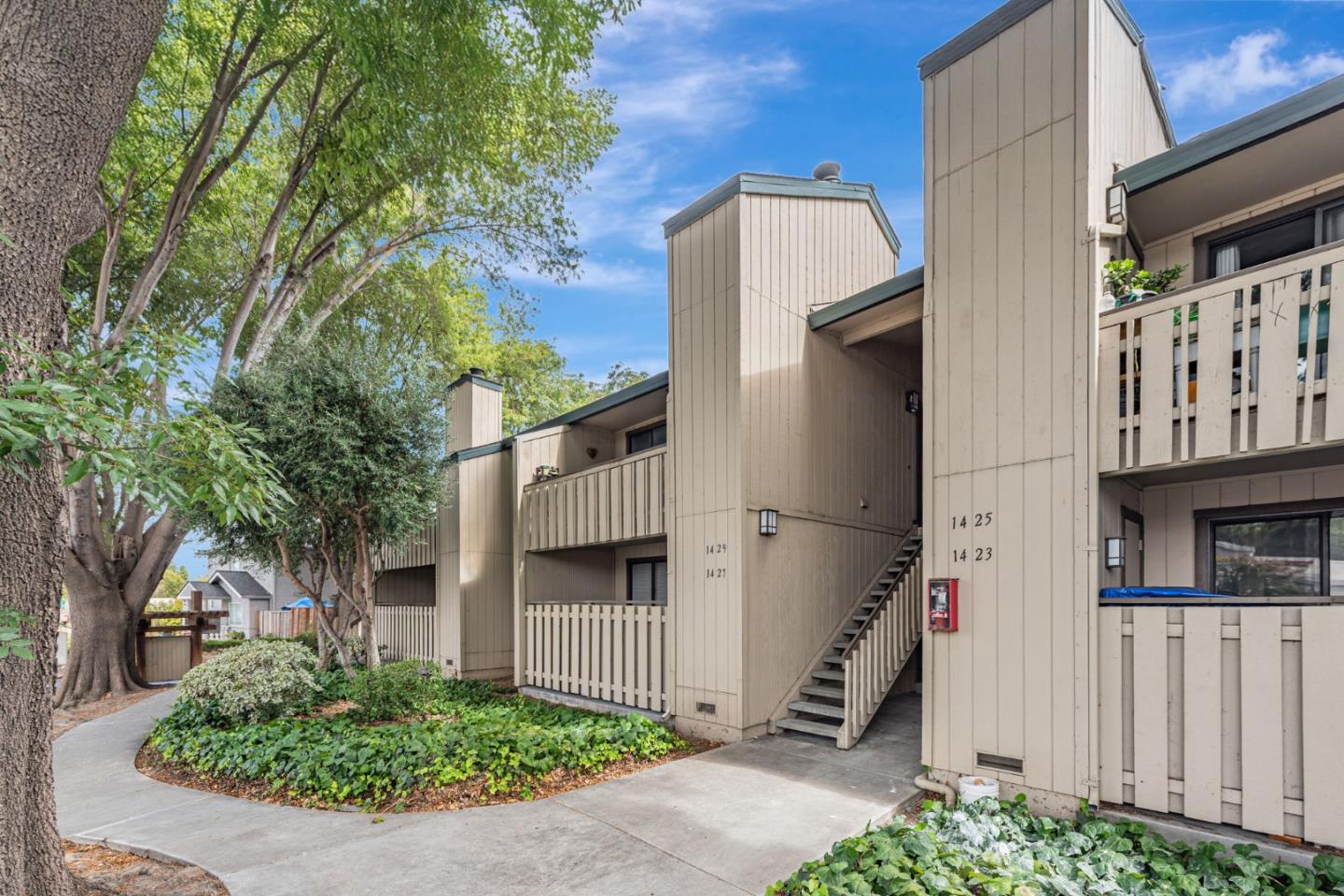 Detail Gallery Image 5 of 37 For 1427 Alma Loop, San Jose,  CA 95125 - 2 Beds | 2 Baths