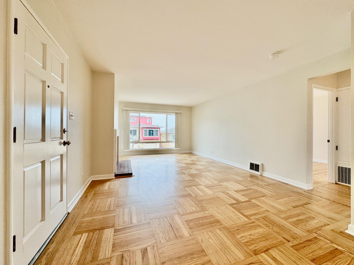 Detail Gallery Image 4 of 27 For 31 Crestview Ave, Daly City,  CA 94015 - 3 Beds | 2 Baths