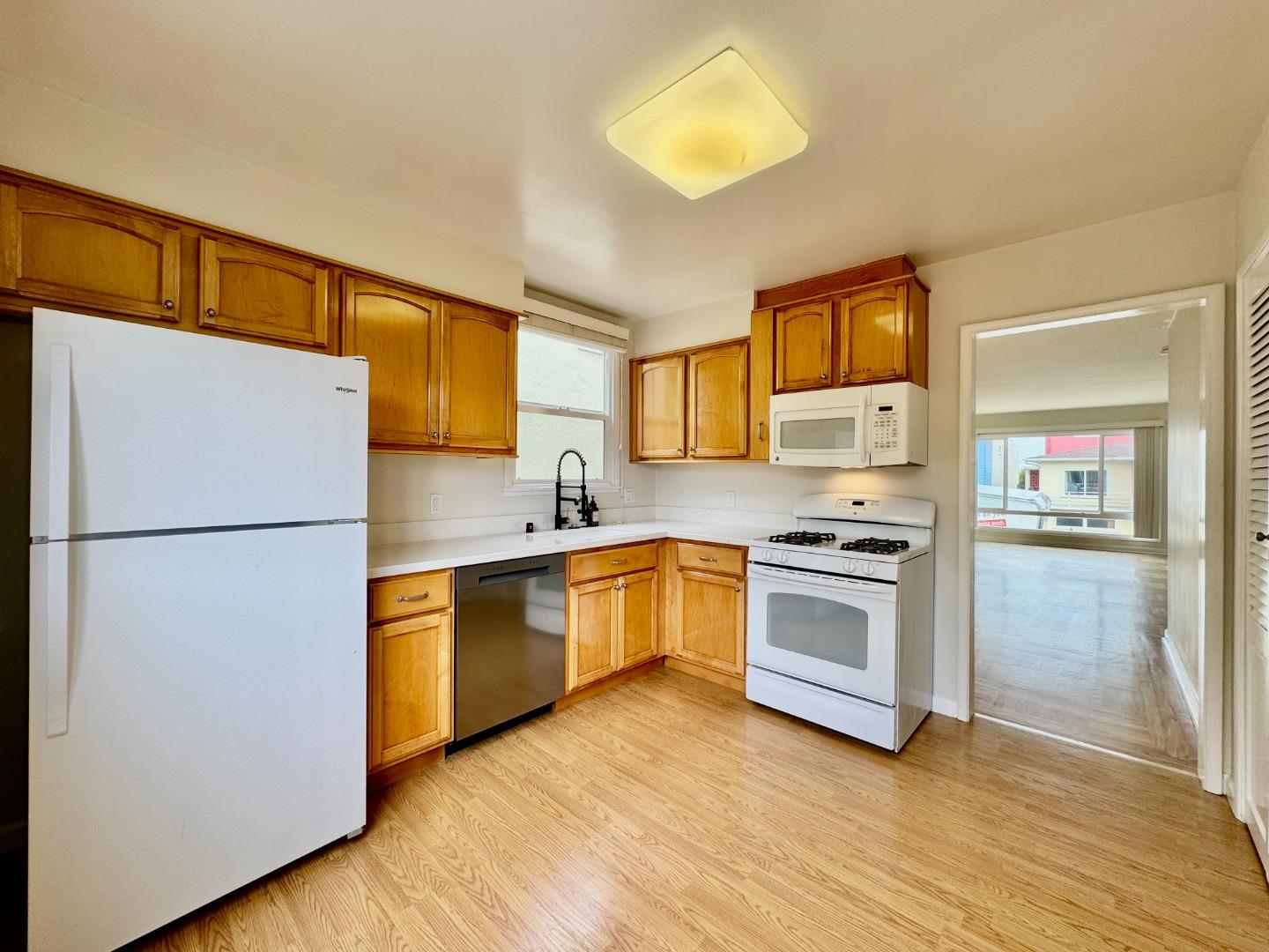 Detail Gallery Image 7 of 27 For 31 Crestview Ave, Daly City,  CA 94015 - 3 Beds | 2 Baths