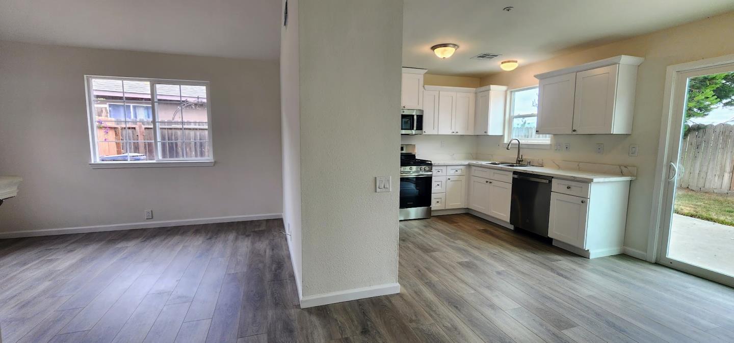 Detail Gallery Image 7 of 21 For 25910 Roosevelt St, Chualar,  CA 93925 - 4 Beds | 2 Baths