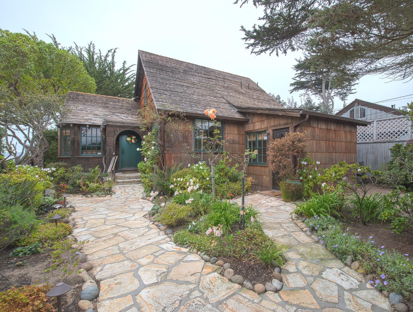Detail Gallery Image 1 of 15 For 2381 San Antonio Ave, Carmel,  CA 93923 - 3 Beds | 2/1 Baths