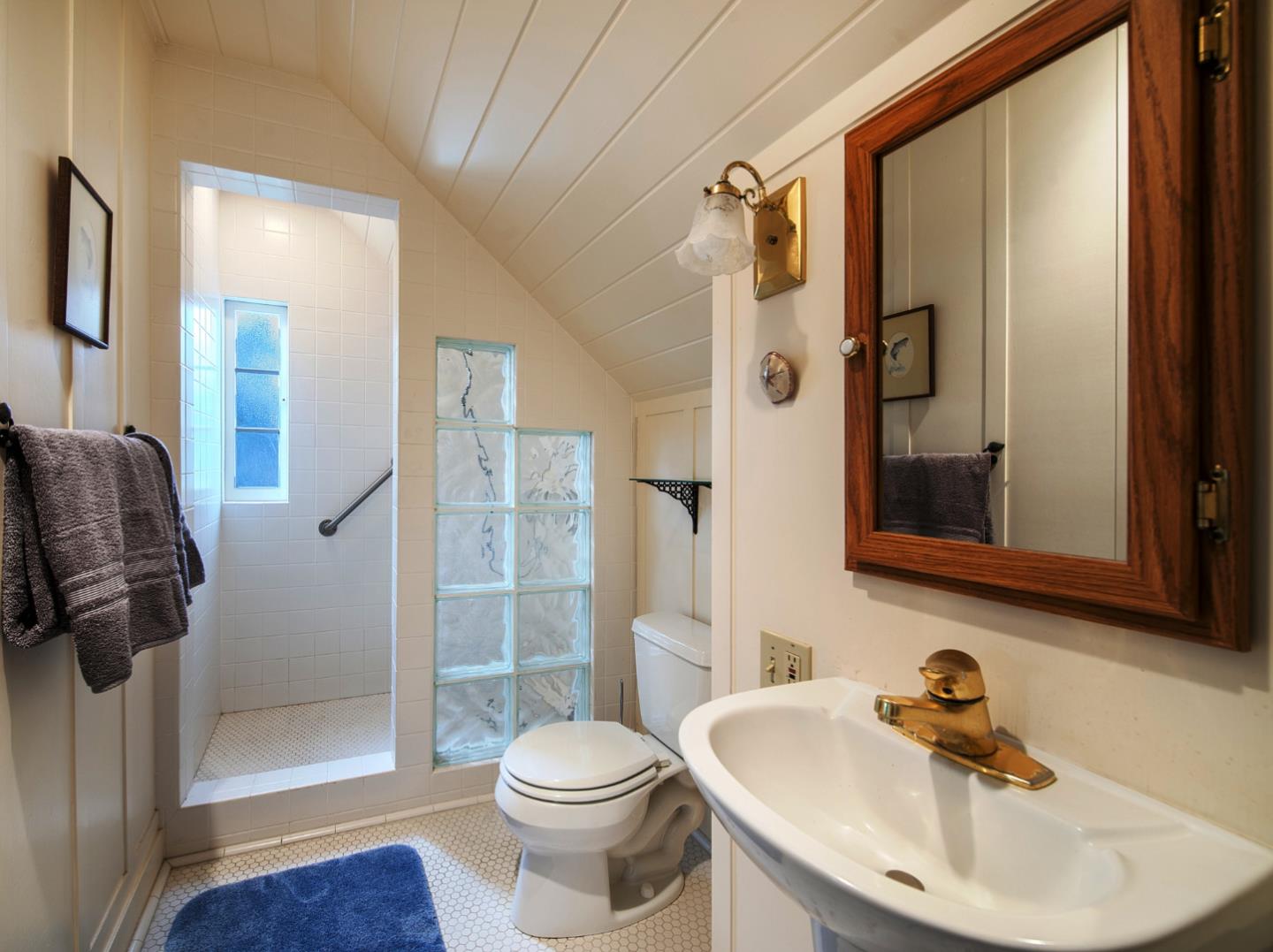 Detail Gallery Image 11 of 15 For 2381 San Antonio Ave, Carmel,  CA 93923 - 3 Beds | 2/1 Baths