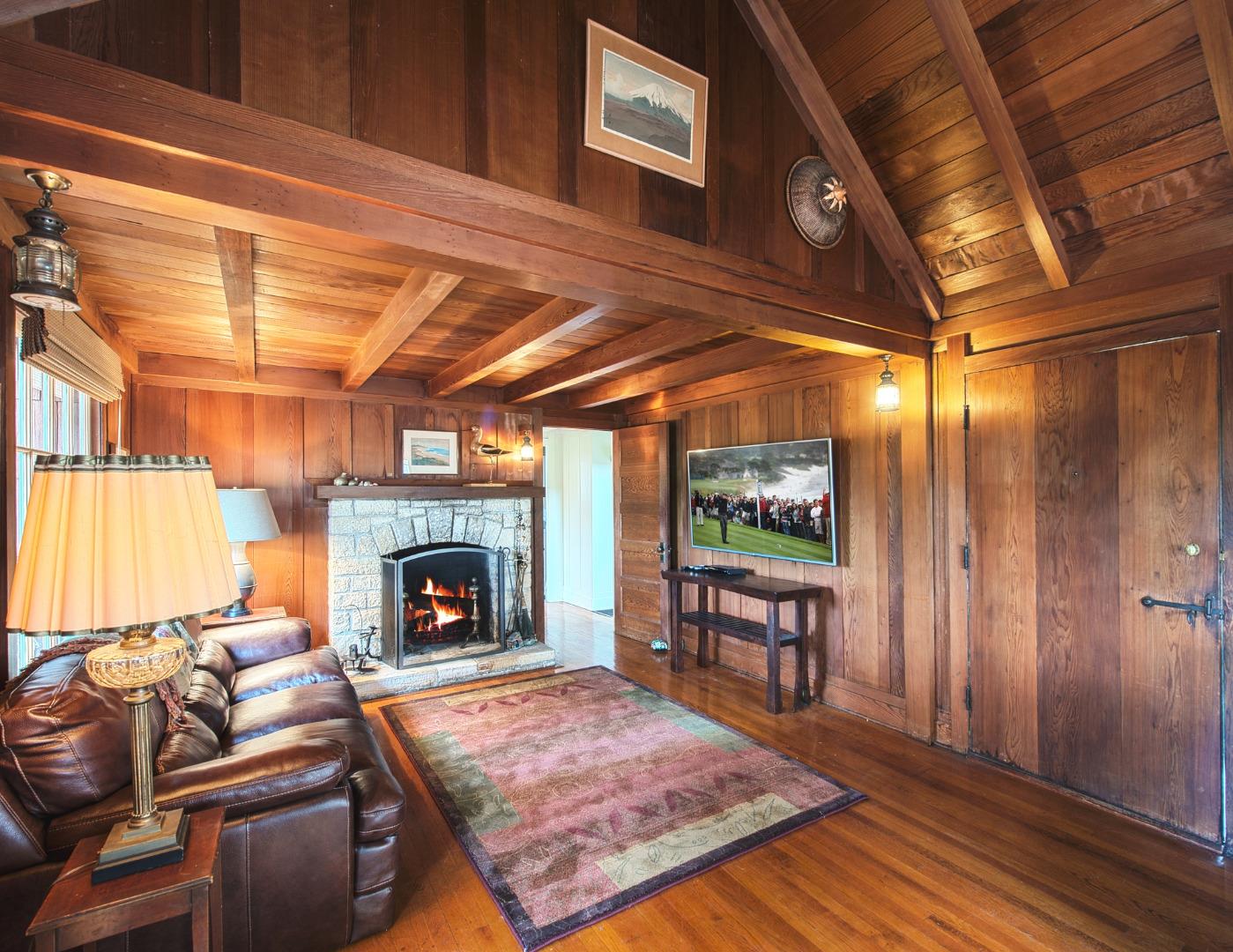 Detail Gallery Image 4 of 15 For 2381 San Antonio Ave, Carmel,  CA 93923 - 3 Beds | 2/1 Baths