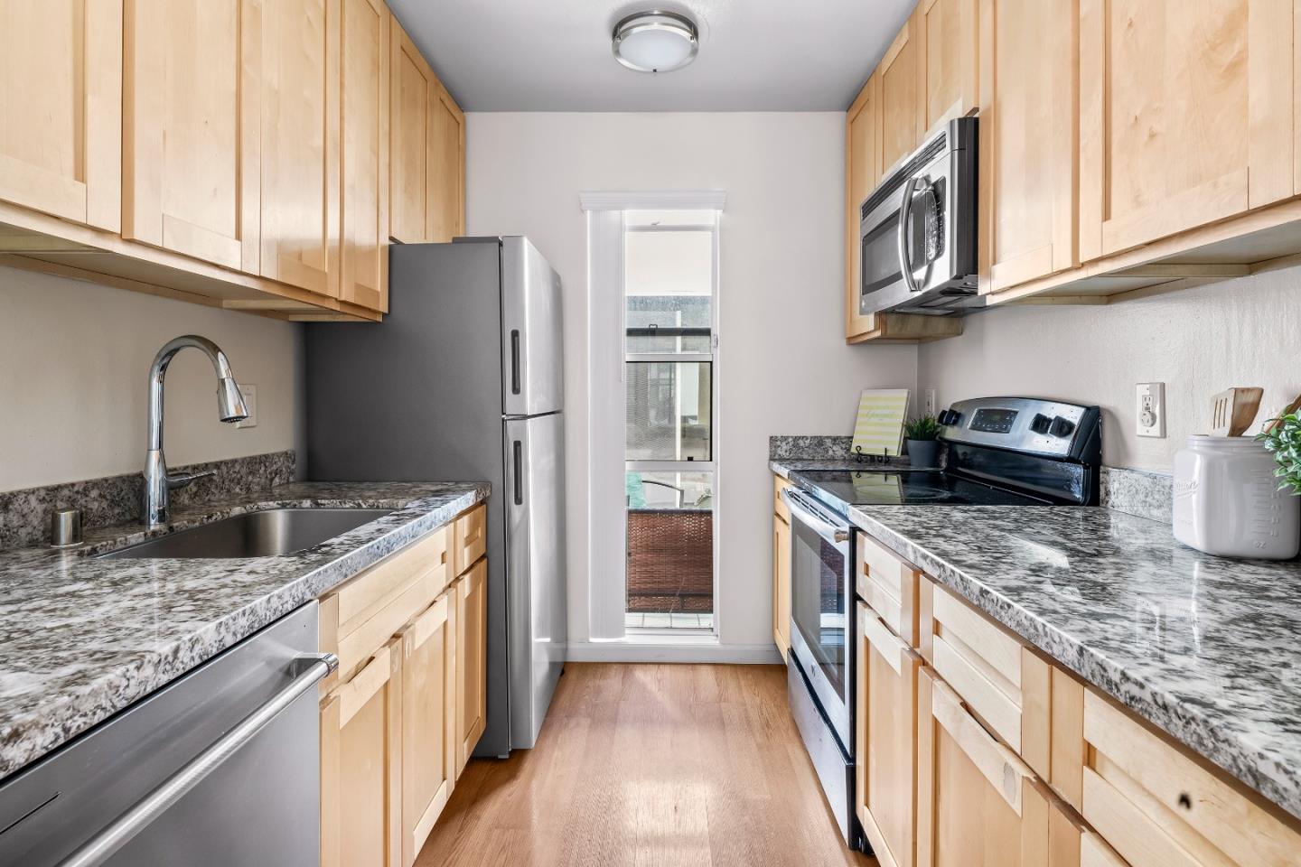 Detail Gallery Image 5 of 16 For 2001 Alameda De Las Pulgas #174,  San Mateo,  CA 94403 - 3 Beds | 2 Baths