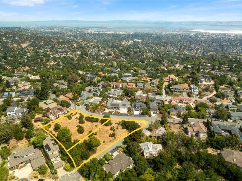 Detail Gallery Image 1 of 10 For 999 Temescal Way, Redwood City,  CA 94062 - – Beds | – Baths