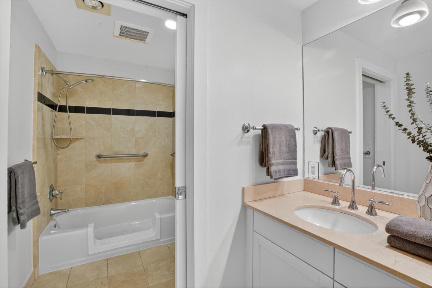 Detail Gallery Image 22 of 40 For 222 8th Ave #216,  San Mateo,  CA 94401 - 2 Beds | 2 Baths