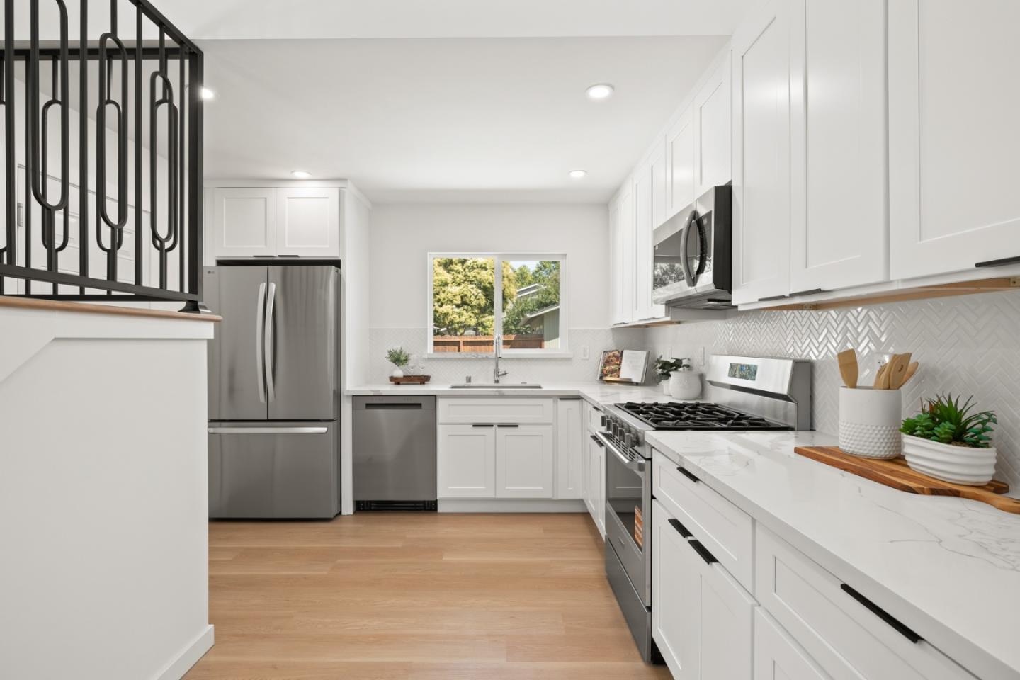 Detail Gallery Image 13 of 50 For 230 D St, Fremont,  CA 94536 - 5 Beds | 4/1 Baths