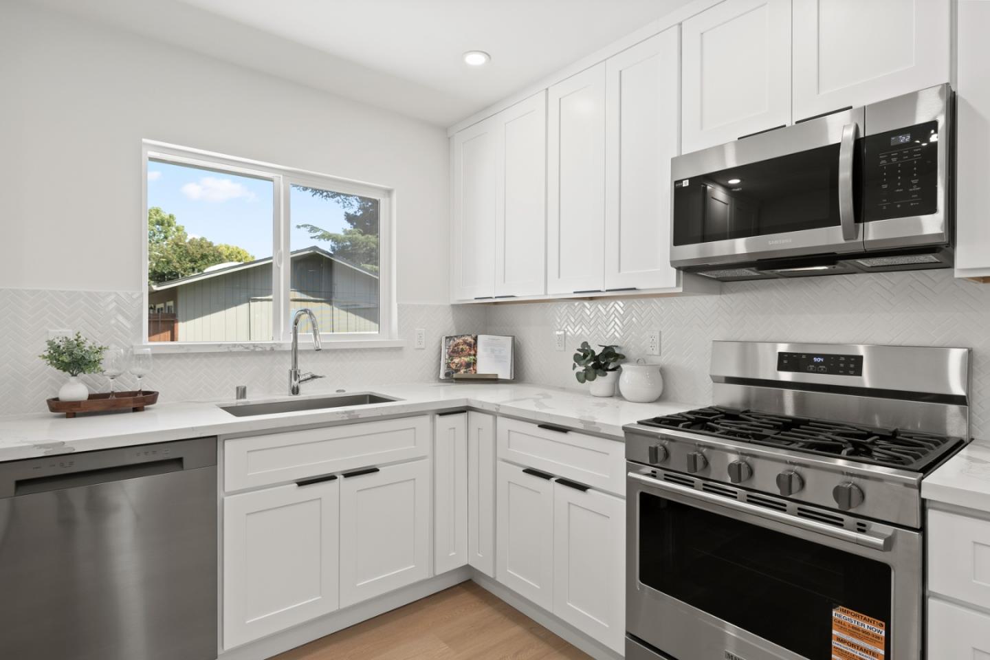 Detail Gallery Image 14 of 50 For 230 D St, Fremont,  CA 94536 - 5 Beds | 4/1 Baths