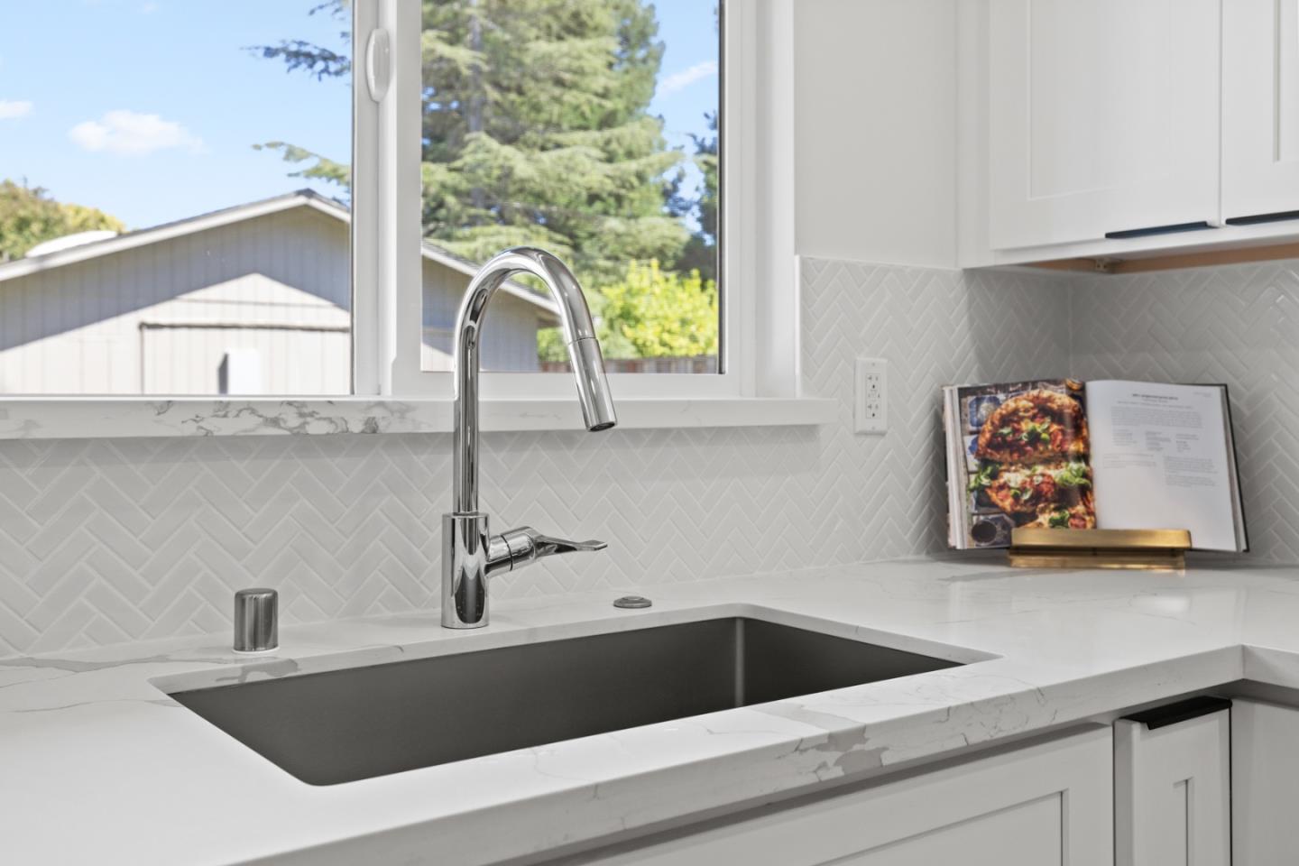 Detail Gallery Image 15 of 50 For 230 D St, Fremont,  CA 94536 - 5 Beds | 4/1 Baths