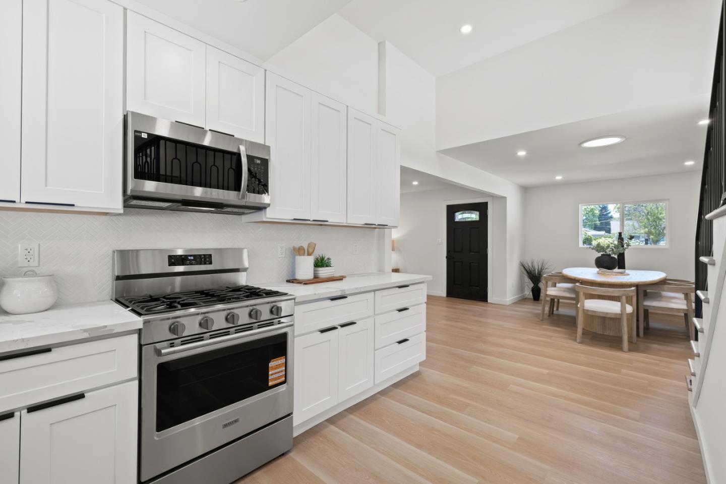 Detail Gallery Image 16 of 50 For 230 D St, Fremont,  CA 94536 - 5 Beds | 4/1 Baths