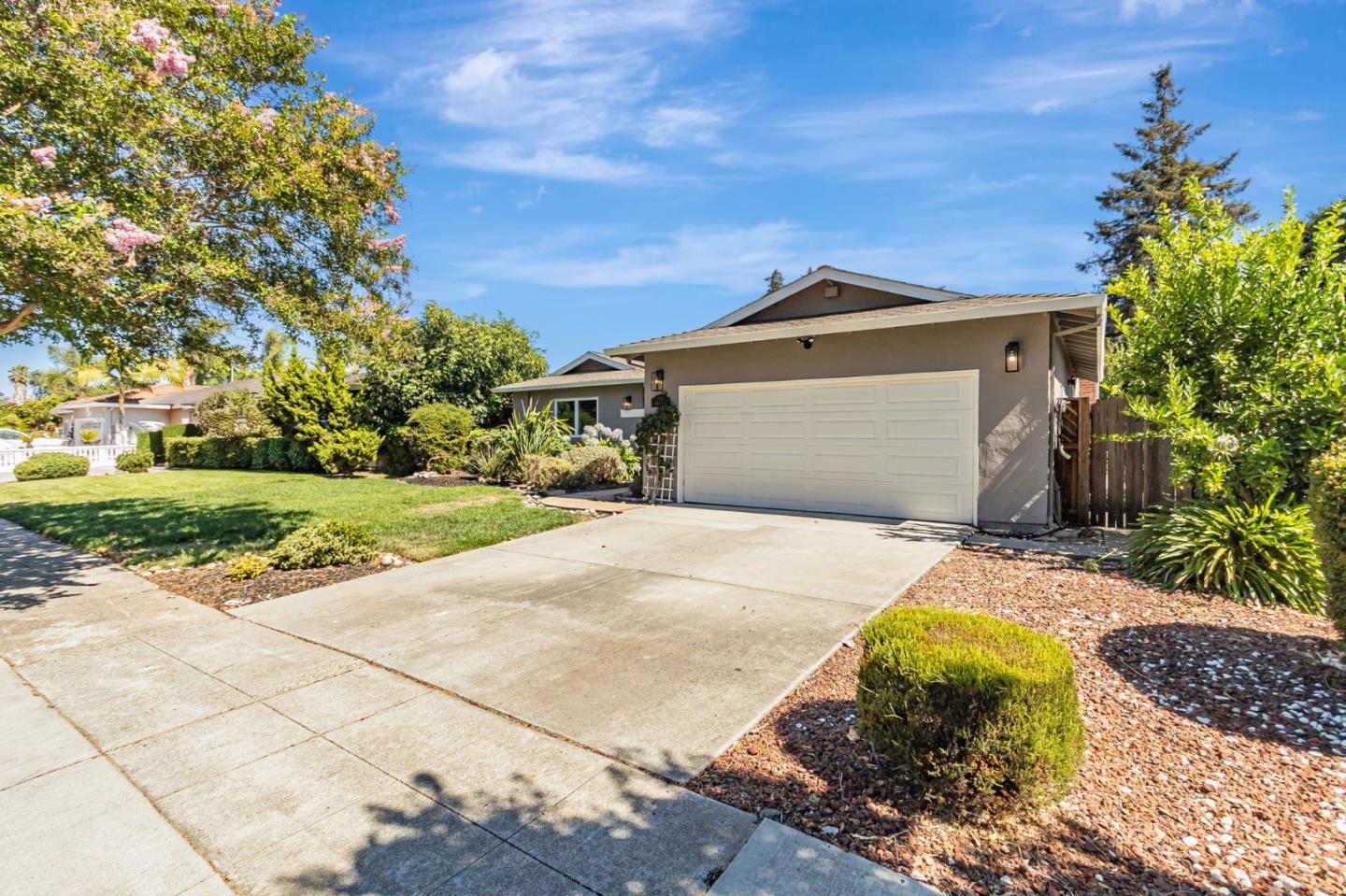 Detail Gallery Image 3 of 51 For 824 Buchser Way, San Jose,  CA 95125 - 3 Beds | 2/1 Baths