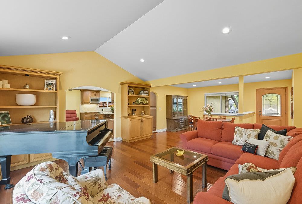 Detail Gallery Image 12 of 58 For 6698 Mount Pakron Dr, San Jose,  CA 95120 - 3 Beds | 2 Baths