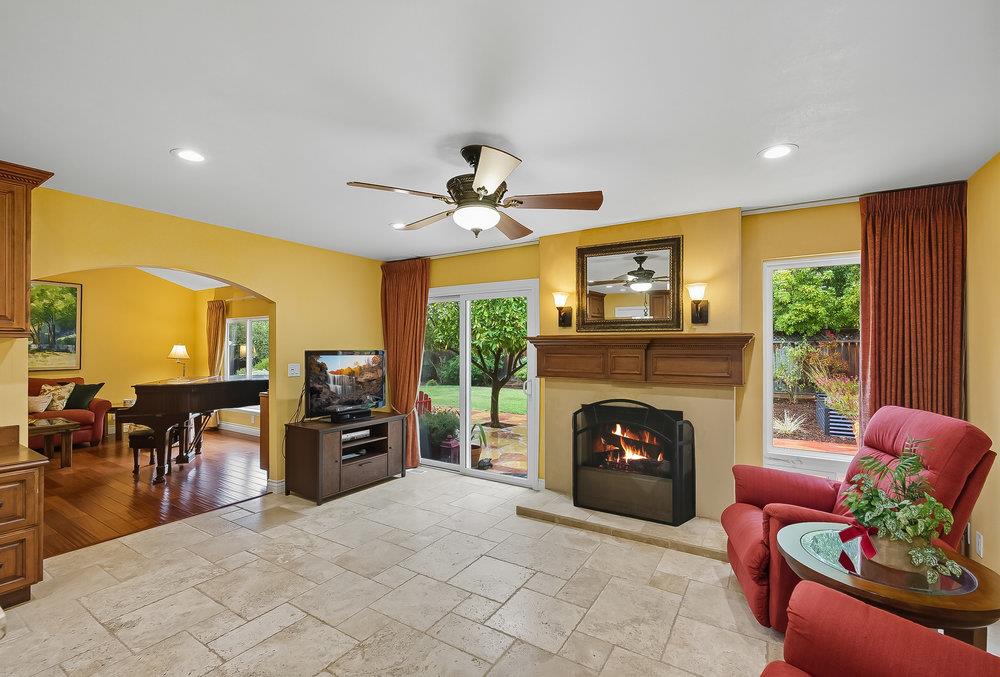 Detail Gallery Image 14 of 58 For 6698 Mount Pakron Dr, San Jose,  CA 95120 - 3 Beds | 2 Baths