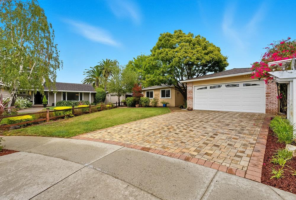 Detail Gallery Image 4 of 58 For 6698 Mount Pakron Dr, San Jose,  CA 95120 - 3 Beds | 2 Baths